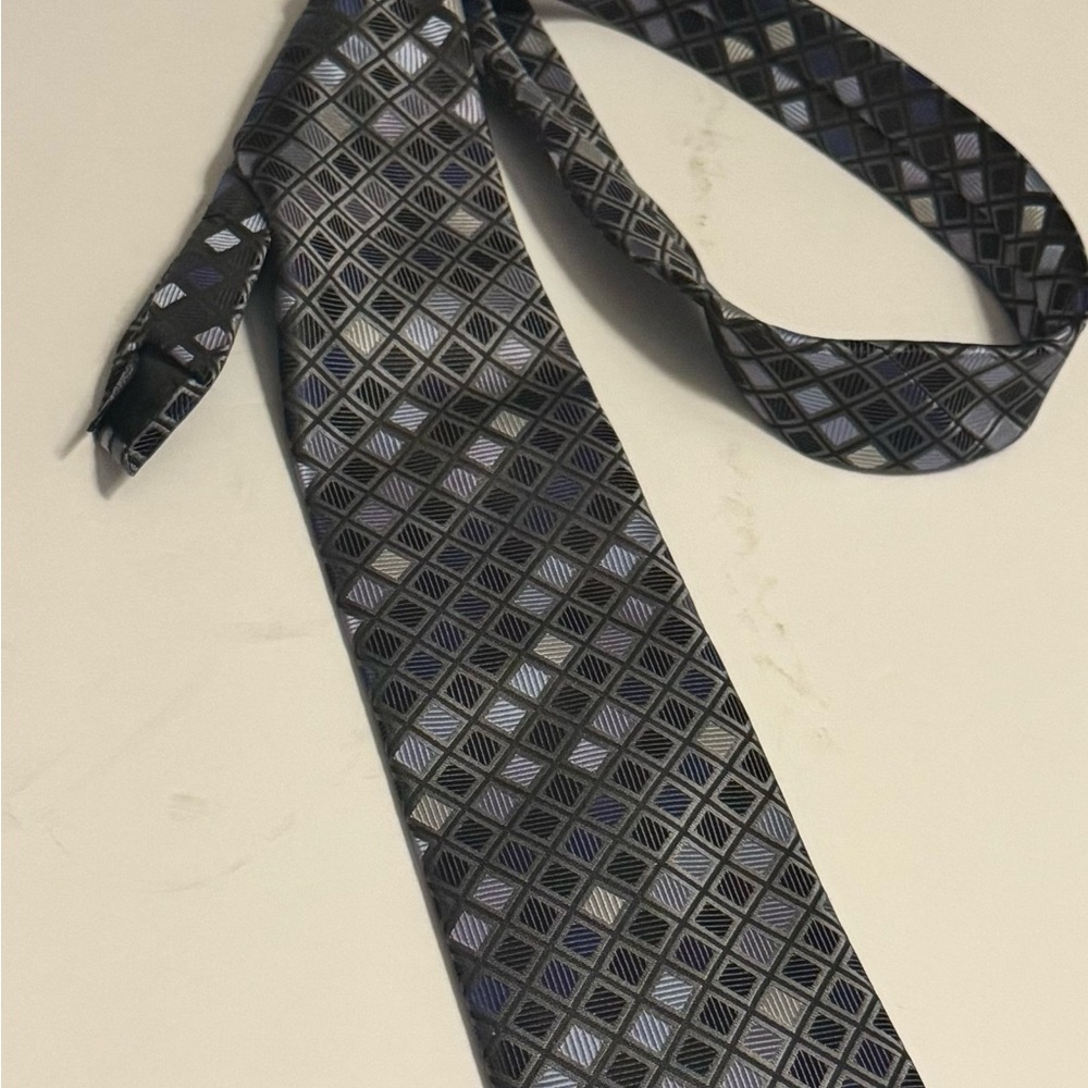 Van Heusen Diamond Pattern Tie - Black‎ and Gray